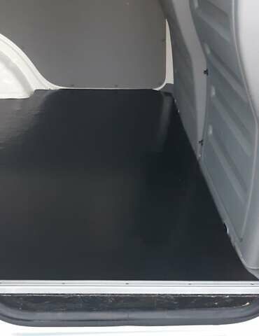 Белый Фольксваген Кадди, объемом двигателя 1.9 л и пробегом 263 тыс. км за 6900 $, фото 3 на Automoto.ua