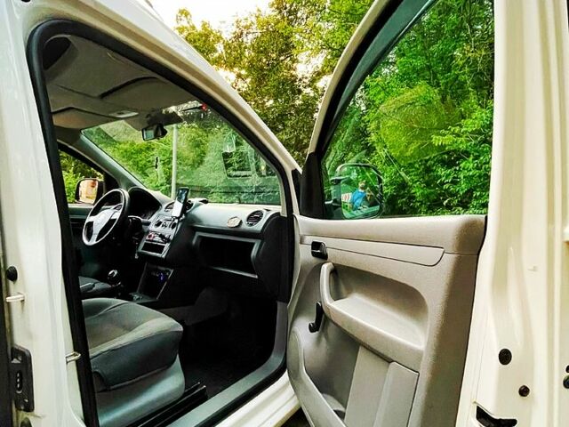 Білий Фольксваген Кадді, об'ємом двигуна 2 л та пробігом 280 тис. км за 7500 $, фото 9 на Automoto.ua