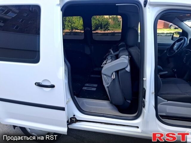 Белый Фольксваген Кадди, объемом двигателя 1.6 л и пробегом 208 тыс. км за 7500 $, фото 4 на Automoto.ua