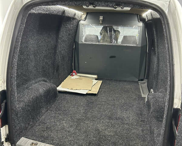 Білий Фольксваген Кадді, об'ємом двигуна 1.9 л та пробігом 285 тис. км за 7500 $, фото 4 на Automoto.ua