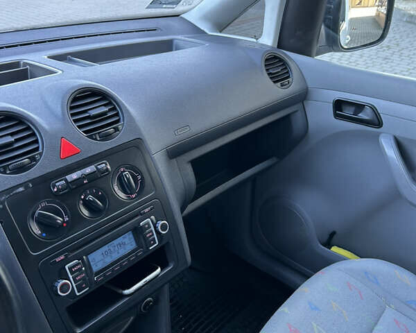 Білий Фольксваген Кадді, об'ємом двигуна 1.9 л та пробігом 285 тис. км за 7500 $, фото 9 на Automoto.ua