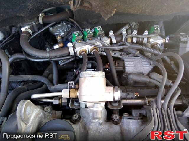 Белый Фольксваген Кадди, объемом двигателя 1.2 л и пробегом 280 тыс. км за 7000 $, фото 6 на Automoto.ua