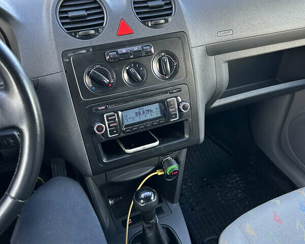 Білий Фольксваген Кадді, об'ємом двигуна 1.9 л та пробігом 285 тис. км за 7500 $, фото 6 на Automoto.ua