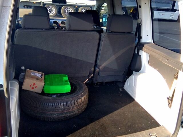 Белый Фольксваген Кадди, объемом двигателя 1.2 л и пробегом 280 тыс. км за 7000 $, фото 2 на Automoto.ua