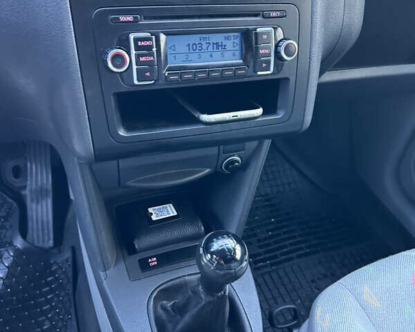 Білий Фольксваген Кадді, об'ємом двигуна 1.9 л та пробігом 285 тис. км за 7500 $, фото 11 на Automoto.ua