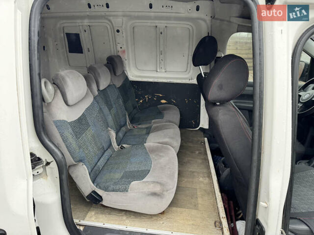 Белый Фольксваген Кадди, объемом двигателя 1.6 л и пробегом 290 тыс. км за 6200 $, фото 11 на Automoto.ua