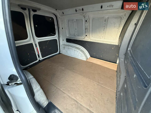 Белый Фольксваген Кадди, объемом двигателя 1.6 л и пробегом 363 тыс. км за 5890 $, фото 30 на Automoto.ua