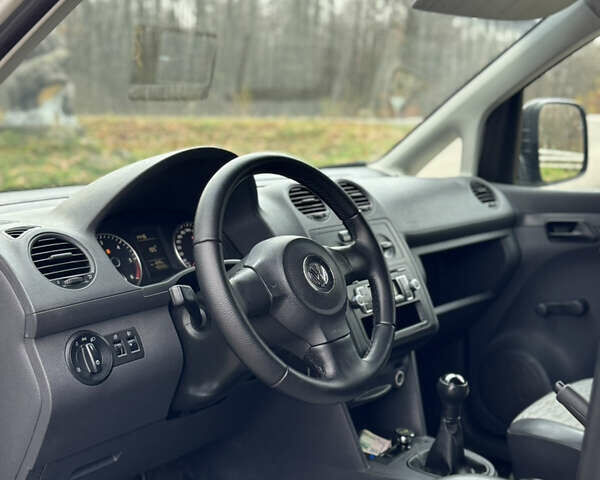 Белый Фольксваген Кадди, объемом двигателя 1.6 л и пробегом 402 тыс. км за 6350 $, фото 8 на Automoto.ua