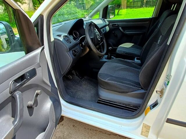 Білий Фольксваген Кадді, об'ємом двигуна 1.6 л та пробігом 140 тис. км за 7999 $, фото 3 на Automoto.ua