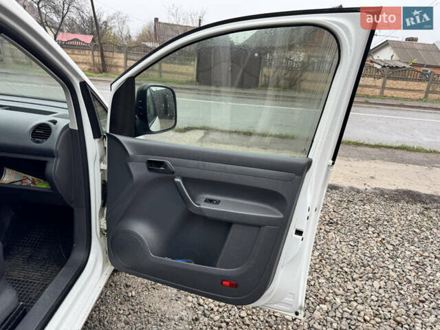 Белый Фольксваген Кадди, объемом двигателя 1.6 л и пробегом 290 тыс. км за 6200 $, фото 12 на Automoto.ua