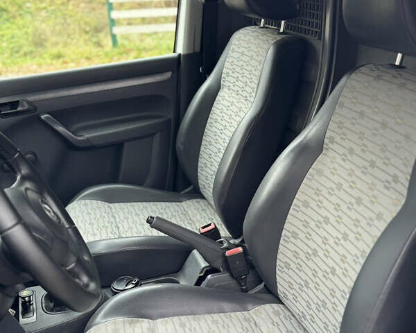 Белый Фольксваген Кадди, объемом двигателя 1.6 л и пробегом 402 тыс. км за 6350 $, фото 13 на Automoto.ua