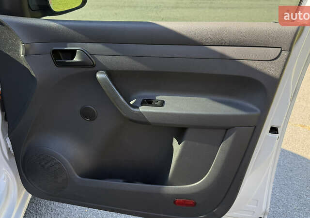 Білий Фольксваген Кадді, об'ємом двигуна 1.6 л та пробігом 273 тис. км за 9700 $, фото 21 на Automoto.ua