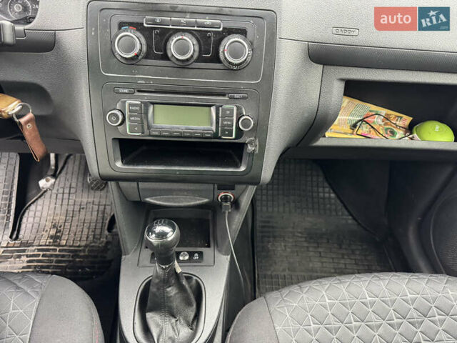 Белый Фольксваген Кадди, объемом двигателя 1.6 л и пробегом 290 тыс. км за 6200 $, фото 17 на Automoto.ua