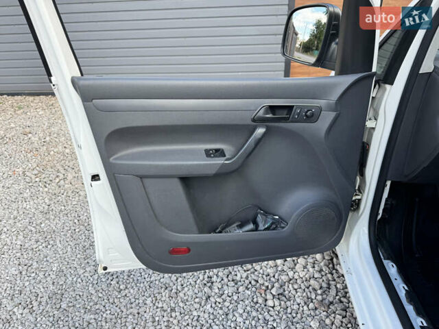 Білий Фольксваген Кадді, об'ємом двигуна 1.6 л та пробігом 290 тис. км за 5500 $, фото 11 на Automoto.ua