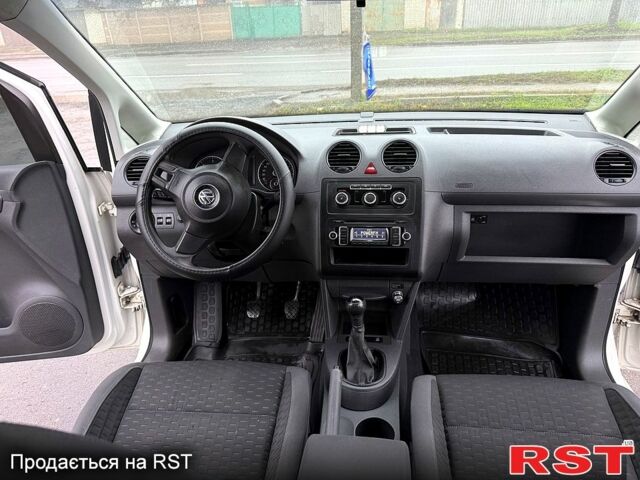 Белый Фольксваген Кадди, объемом двигателя 1.6 л и пробегом 224 тыс. км за 8700 $, фото 9 на Automoto.ua