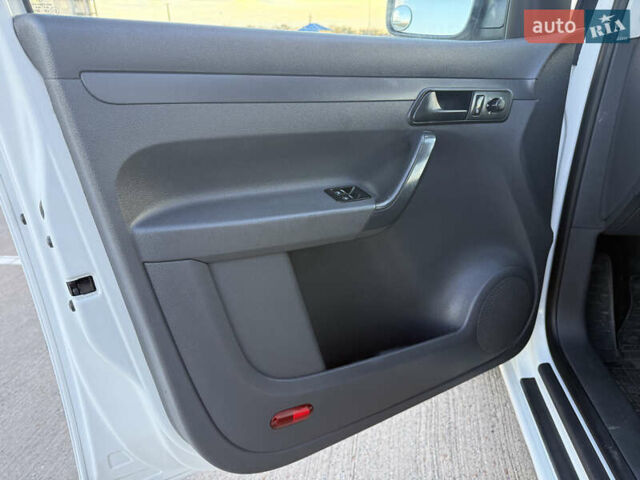 Белый Фольксваген Кадди, объемом двигателя 1.6 л и пробегом 363 тыс. км за 5890 $, фото 9 на Automoto.ua