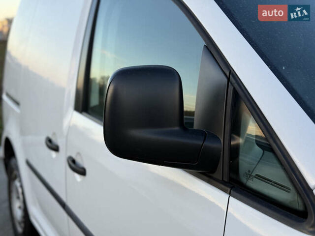 Белый Фольксваген Кадди, объемом двигателя 1.6 л и пробегом 363 тыс. км за 5890 $, фото 31 на Automoto.ua