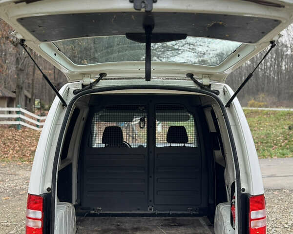 Белый Фольксваген Кадди, объемом двигателя 1.6 л и пробегом 402 тыс. км за 6350 $, фото 7 на Automoto.ua