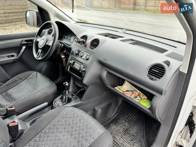 Белый Фольксваген Кадди, объемом двигателя 1.6 л и пробегом 290 тыс. км за 6200 $, фото 10 на Automoto.ua