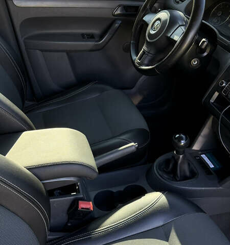 Білий Фольксваген Кадді, об'ємом двигуна 1.6 л та пробігом 273 тис. км за 9700 $, фото 18 на Automoto.ua