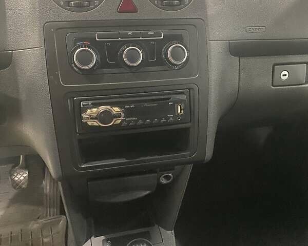 Білий Фольксваген Кадді, об'ємом двигуна 0 л та пробігом 4 тис. км за 5750 $, фото 9 на Automoto.ua