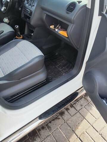 Білий Фольксваген Кадді, об'ємом двигуна 1.6 л та пробігом 318 тис. км за 8300 $, фото 18 на Automoto.ua