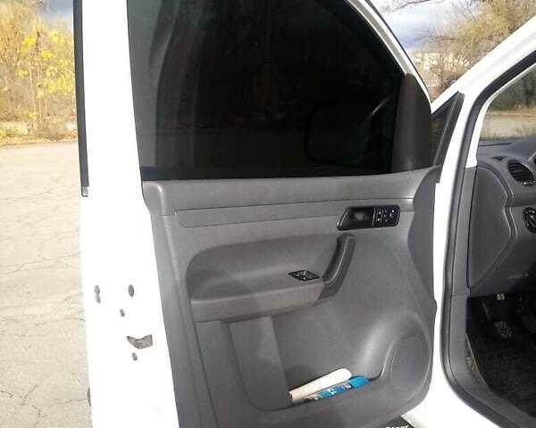 Белый Фольксваген Кадди, объемом двигателя 2 л и пробегом 223 тыс. км за 6200 $, фото 3 на Automoto.ua