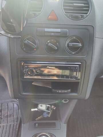 Білий Фольксваген Кадді, об'ємом двигуна 1.6 л та пробігом 318 тис. км за 8300 $, фото 19 на Automoto.ua