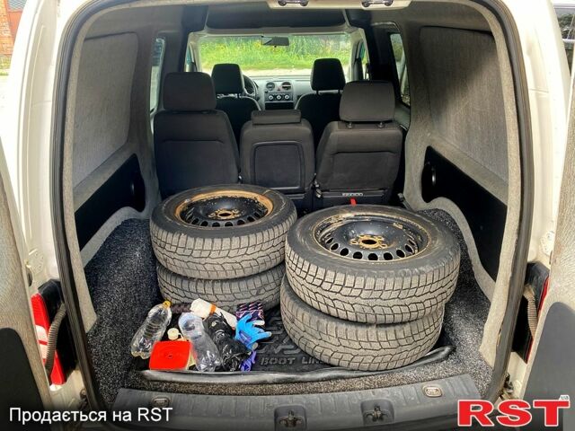 Білий Фольксваген Кадді, об'ємом двигуна 1.6 л та пробігом 245 тис. км за 7800 $, фото 5 на Automoto.ua