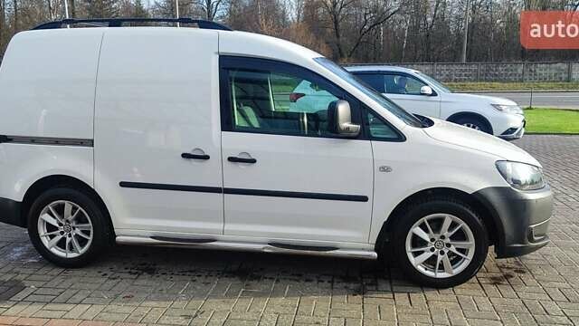 Білий Фольксваген Кадді, об'ємом двигуна 1.6 л та пробігом 318 тис. км за 8300 $, фото 5 на Automoto.ua