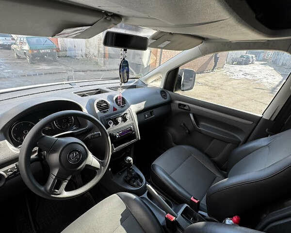 Білий Фольксваген Кадді, об'ємом двигуна 1.6 л та пробігом 251 тис. км за 8000 $, фото 1 на Automoto.ua