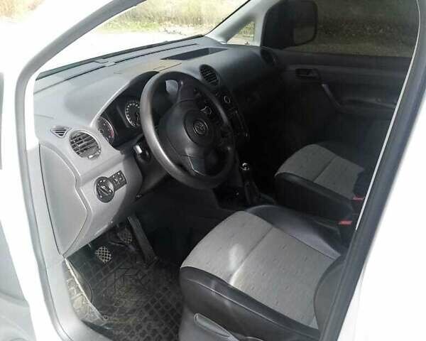 Белый Фольксваген Кадди, объемом двигателя 2 л и пробегом 223 тыс. км за 6200 $, фото 1 на Automoto.ua