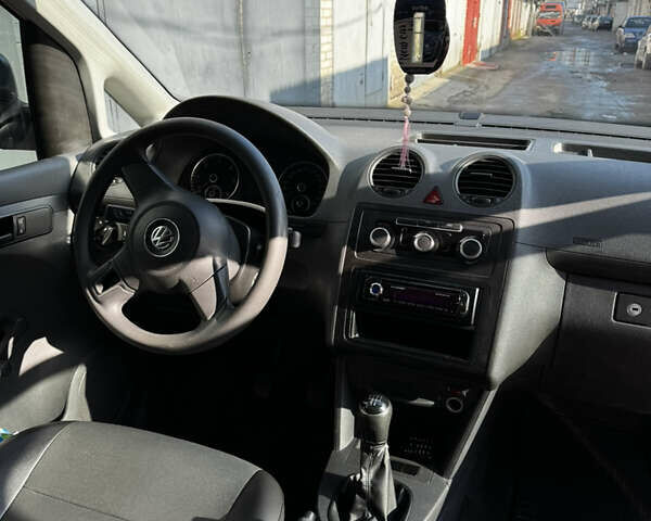 Білий Фольксваген Кадді, об'ємом двигуна 1.6 л та пробігом 251 тис. км за 8000 $, фото 13 на Automoto.ua