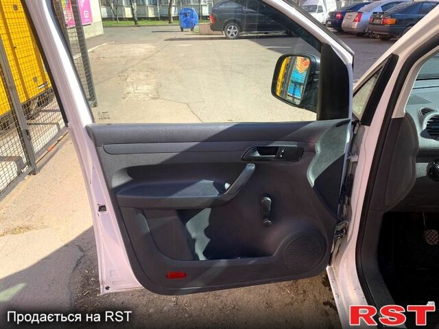 Білий Фольксваген Кадді, об'ємом двигуна 1.2 л та пробігом 301 тис. км за 5700 $, фото 7 на Automoto.ua