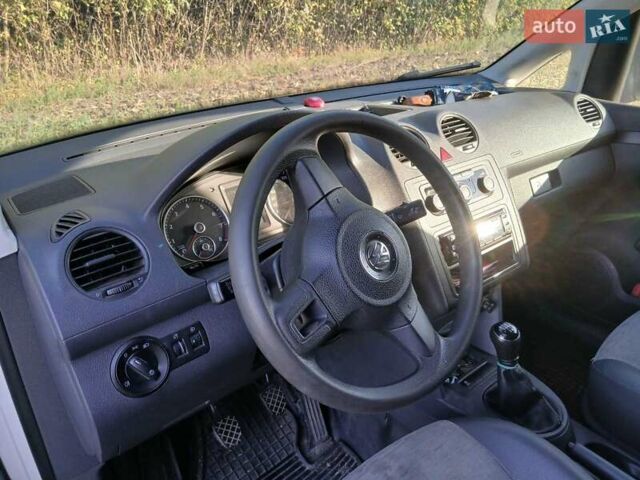 Белый Фольксваген Кадди, объемом двигателя 1.2 л и пробегом 221 тыс. км за 6300 $, фото 5 на Automoto.ua