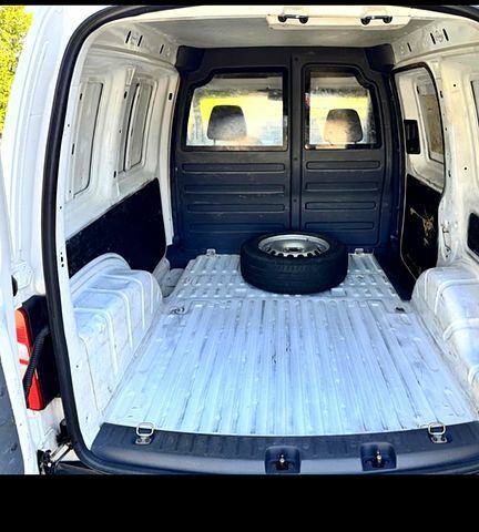 Білий Фольксваген Кадді, об'ємом двигуна 1.6 л та пробігом 287 тис. км за 7200 $, фото 5 на Automoto.ua