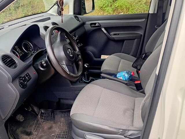 Білий Фольксваген Кадді, об'ємом двигуна 1.6 л та пробігом 324 тис. км за 10200 $, фото 2 на Automoto.ua