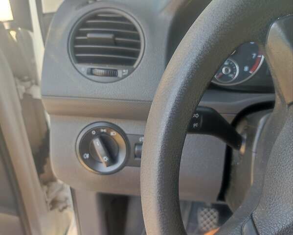 Белый Фольксваген Кадди, объемом двигателя 1.2 л и пробегом 200 тыс. км за 6900 $, фото 11 на Automoto.ua