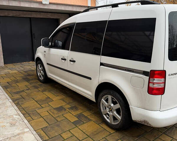 Белый Фольксваген Кадди, объемом двигателя 2 л и пробегом 250 тыс. км за 9500 $, фото 2 на Automoto.ua