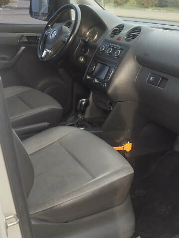 Білий Фольксваген Кадді, об'ємом двигуна 1.6 л та пробігом 398 тис. км за 8300 $, фото 13 на Automoto.ua