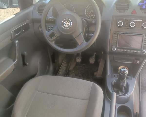 Белый Фольксваген Кадди, объемом двигателя 1.2 л и пробегом 200 тыс. км за 6900 $, фото 2 на Automoto.ua