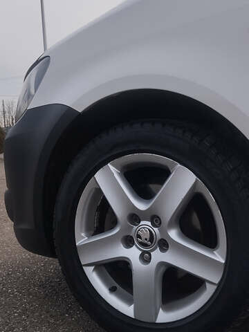 Білий Фольксваген Кадді, об'ємом двигуна 1.6 л та пробігом 398 тис. км за 8300 $, фото 11 на Automoto.ua