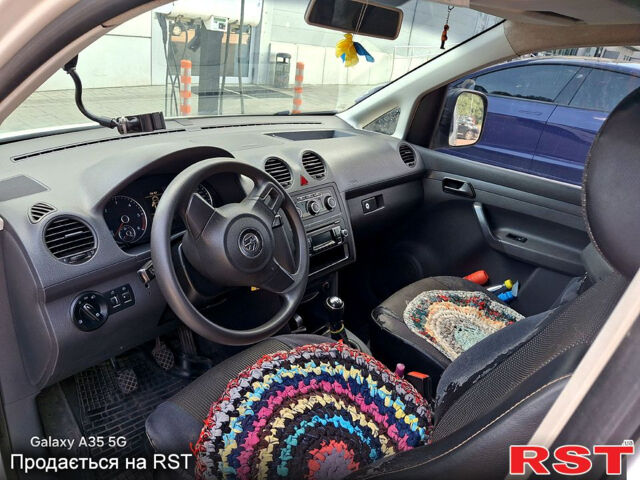 Білий Фольксваген Кадді, об'ємом двигуна 1.6 л та пробігом 370 тис. км за 5999 $, фото 7 на Automoto.ua