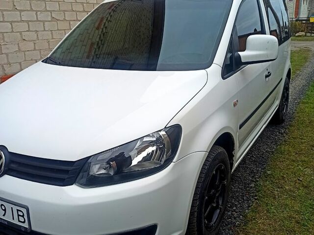 Белый Фольксваген Кадди, объемом двигателя 1.2 л и пробегом 315 тыс. км за 7800 $, фото 1 на Automoto.ua