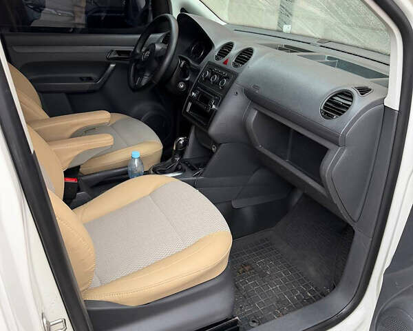 Белый Фольксваген Кадди, объемом двигателя 2 л и пробегом 250 тыс. км за 9500 $, фото 4 на Automoto.ua