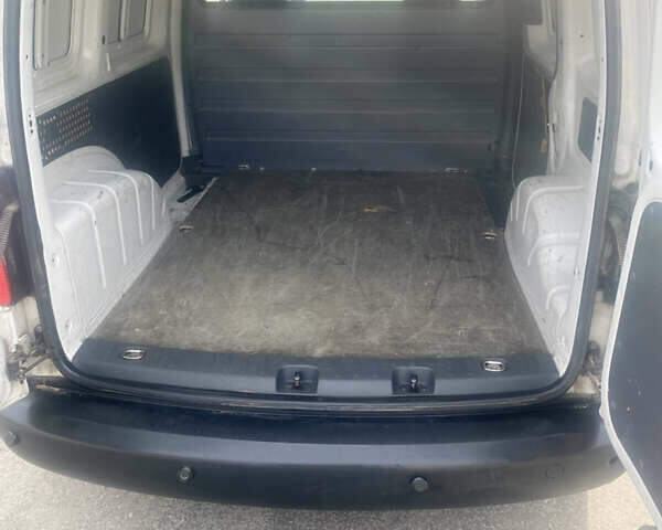 Білий Фольксваген Кадді, об'ємом двигуна 1.6 л та пробігом 240 тис. км за 5999 $, фото 17 на Automoto.ua