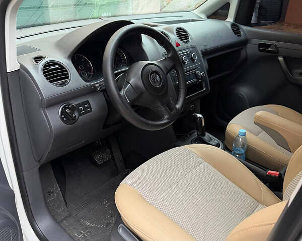 Белый Фольксваген Кадди, объемом двигателя 2 л и пробегом 250 тыс. км за 9500 $, фото 7 на Automoto.ua