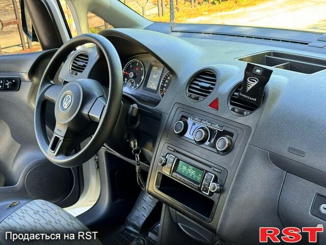 Білий Фольксваген Кадді, об'ємом двигуна 1.6 л та пробігом 287 тис. км за 7200 $, фото 8 на Automoto.ua