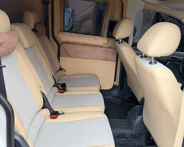 Белый Фольксваген Кадди, объемом двигателя 2 л и пробегом 250 тыс. км за 9500 $, фото 5 на Automoto.ua