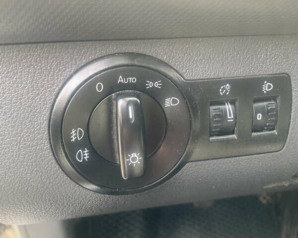 Білий Фольксваген Кадді, об'ємом двигуна 1.6 л та пробігом 240 тис. км за 5999 $, фото 11 на Automoto.ua